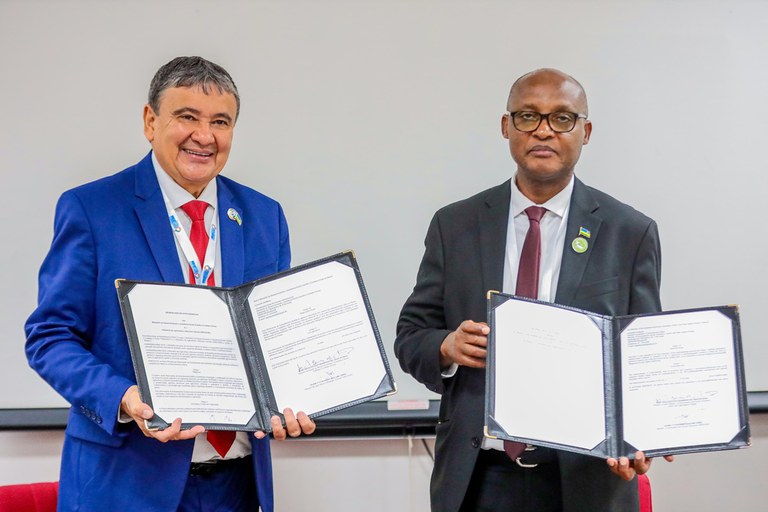 Ministro Wellington Dias e Mark Bagabe firmam acordo Brasil-Ruanda contra a fome e pela agricultura