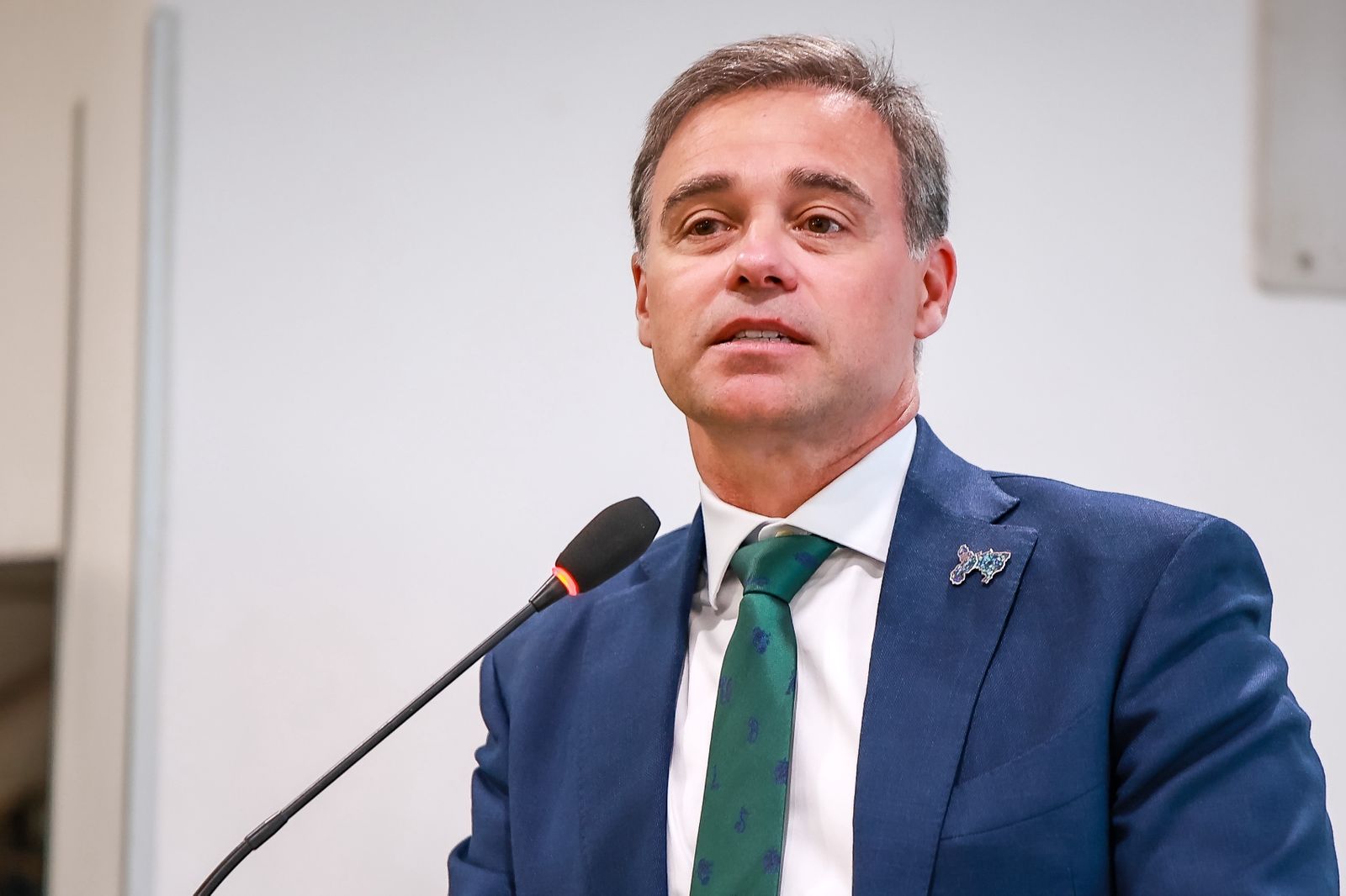 Ministro do STF André Mendonça encerra Conferência no Piauí e jornalista pergunta se no STF só têm Alexandre de Moraes