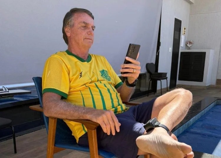 Alexandre de Moraes determina prisão domiciliar de Jair Bolsonaro