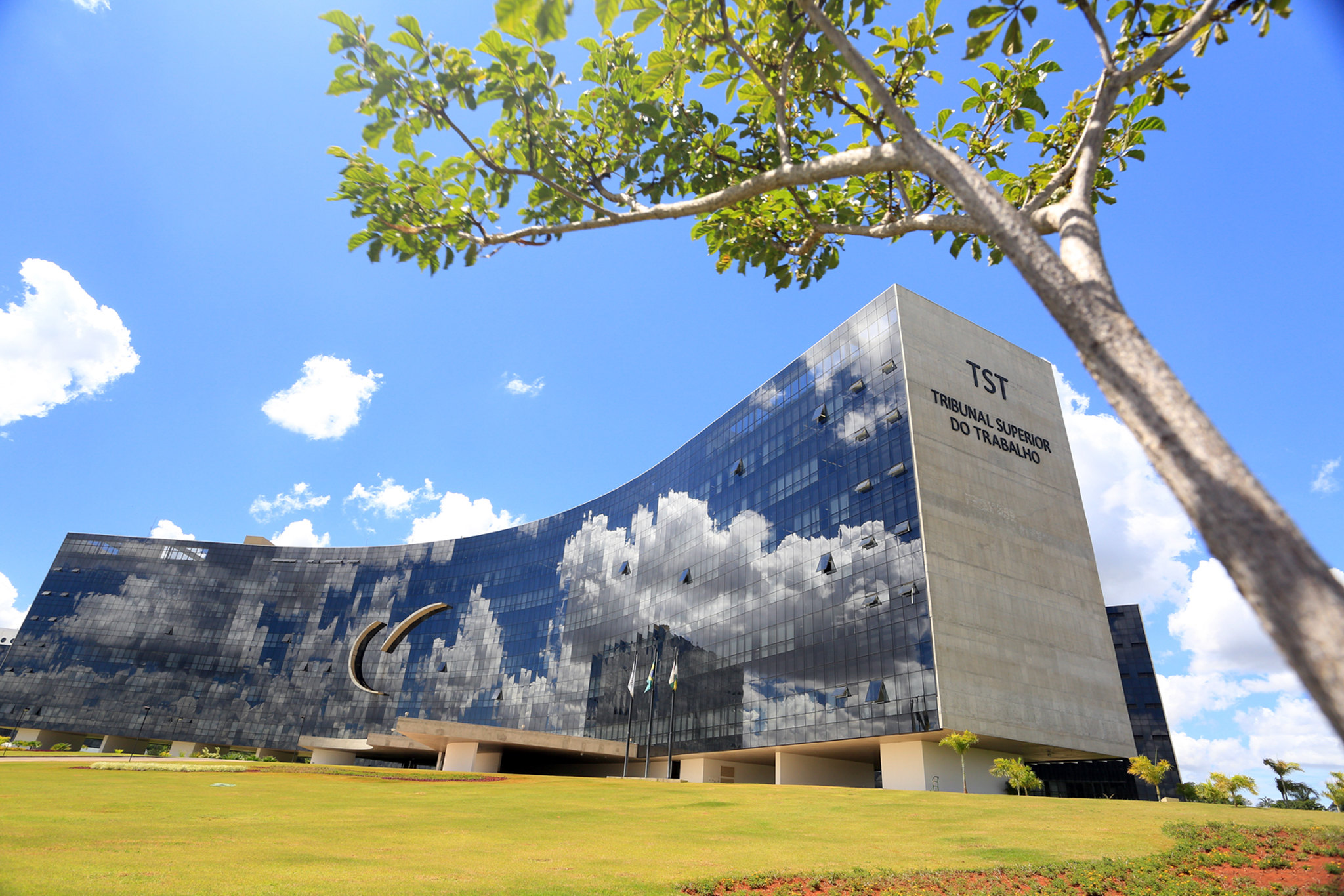 TST gasta R$ 854 mil em sala VIP para ministros no Aeroporto de Brasília