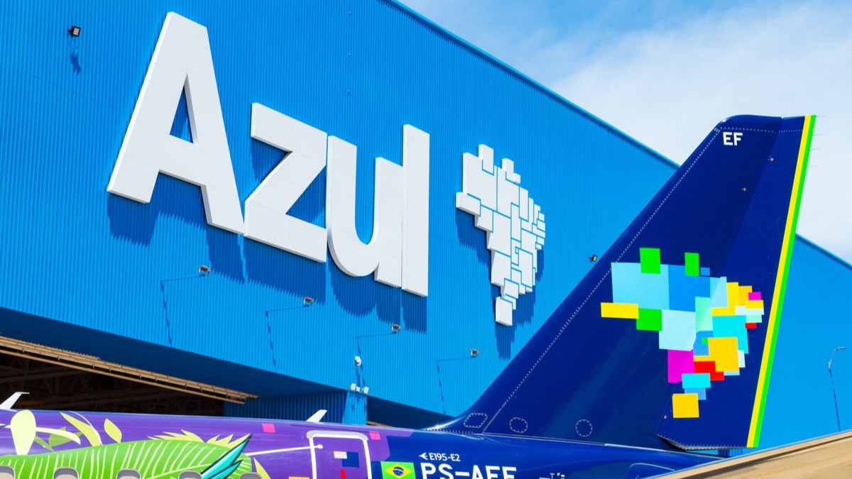 Companhia aérea Azul encerra operações em 14 cidades