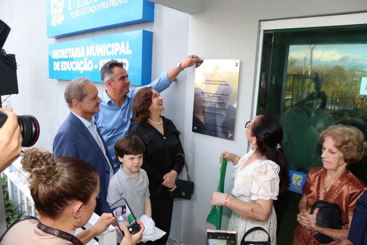 Senador Ciro Nogueira se emociona com homenagem ao pai em Pedro II