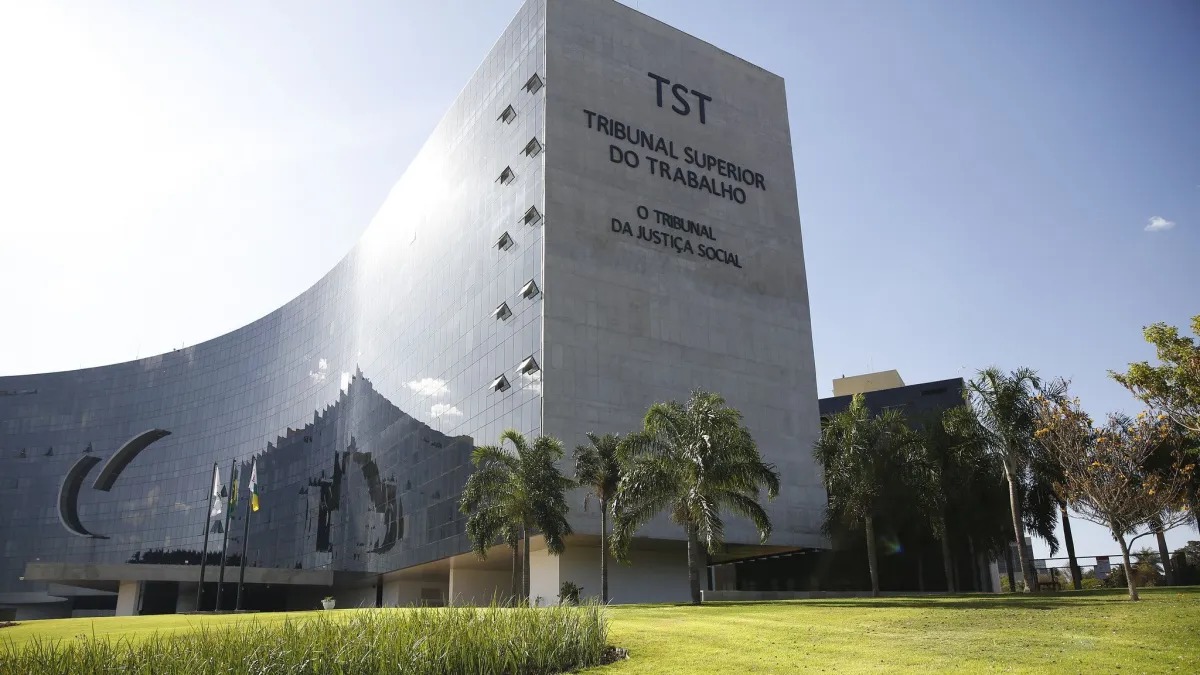 TCU abre investigação sobre sala VIP em aeroporto para ministros do TST