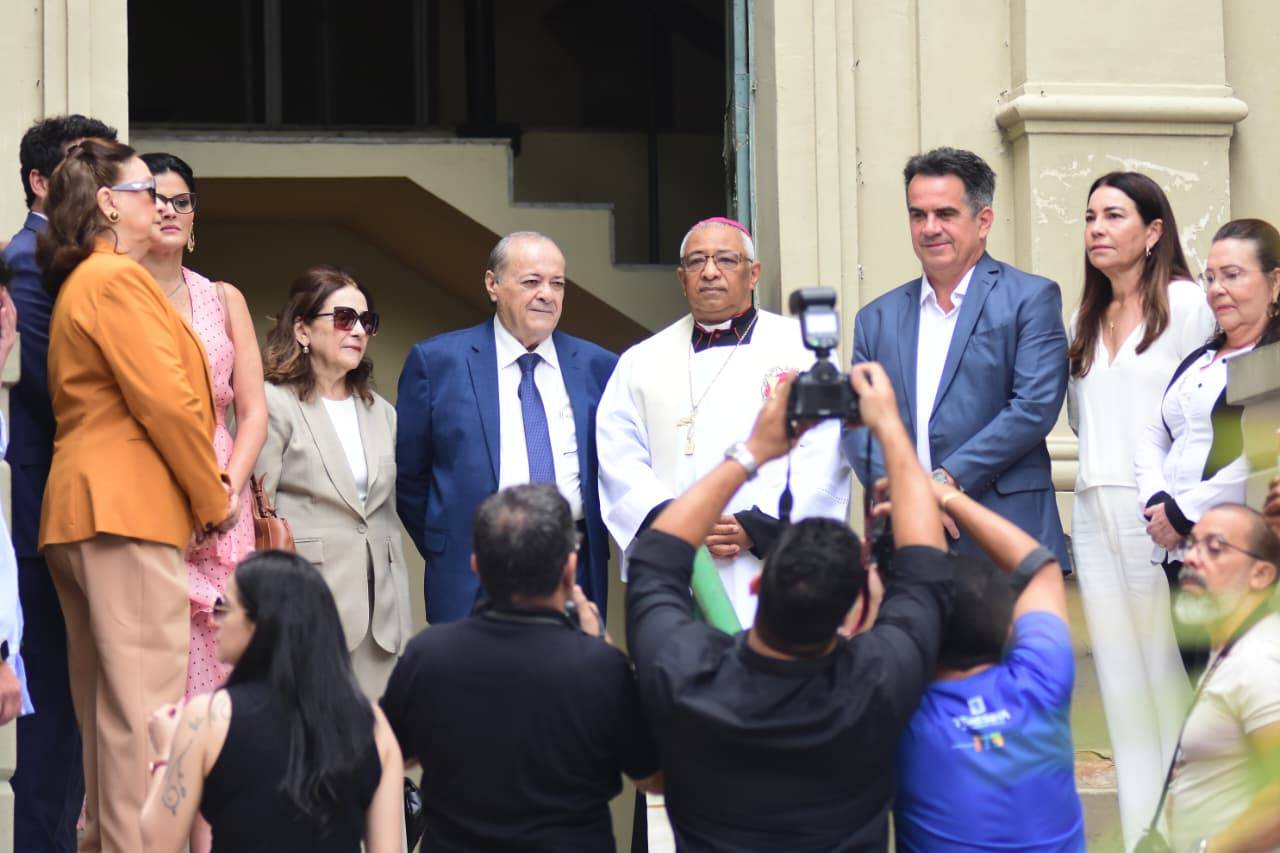 Comemorações do aniversário de 173 anos de Teresina têm início com hasteamento das Bandeiras e Missa de Ação de Graças