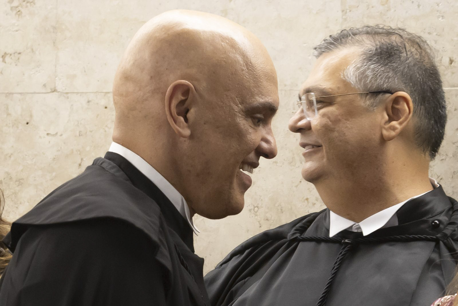 Decisão de Flávio Dino deixa bancos em ‘sinuca de bico’; especialistas opinam