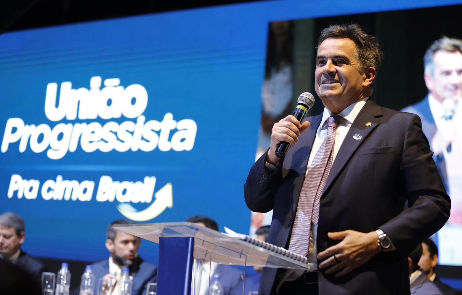 “Vamos desembarcar”, acena Ciro ao governo Lula na superfederação