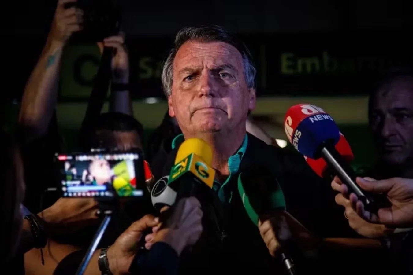 PF pede policiais na casa de Bolsonaro e defesa reage: “Constrangimento desnecessário”