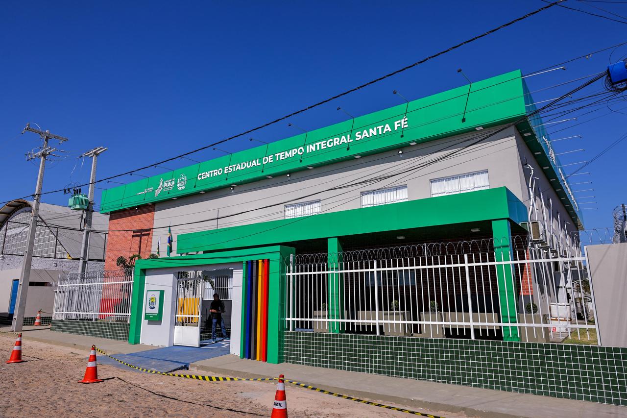 Governador inaugura reforma de escola no bairro Santa Fé, em Teresina, e reforça modernização da rede estadual de ensino