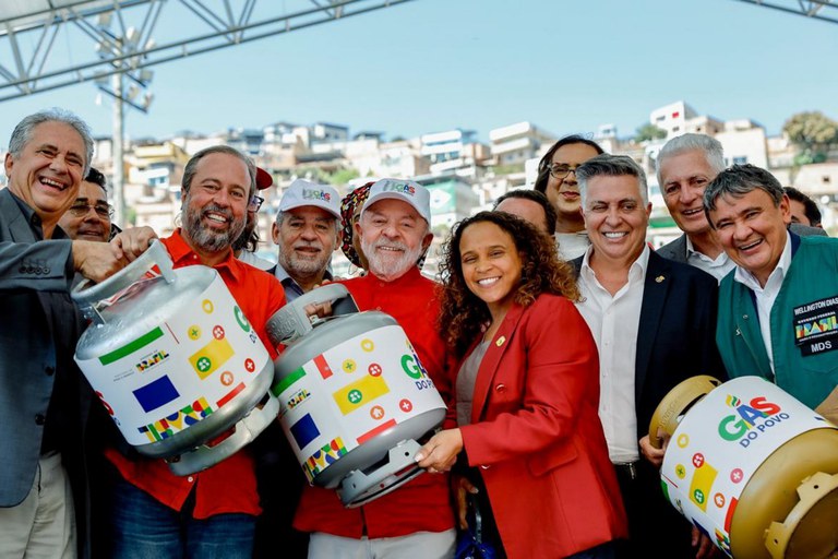 Governo do Brasil garantirá botijão gratuito a 15,5 milhões de famílias