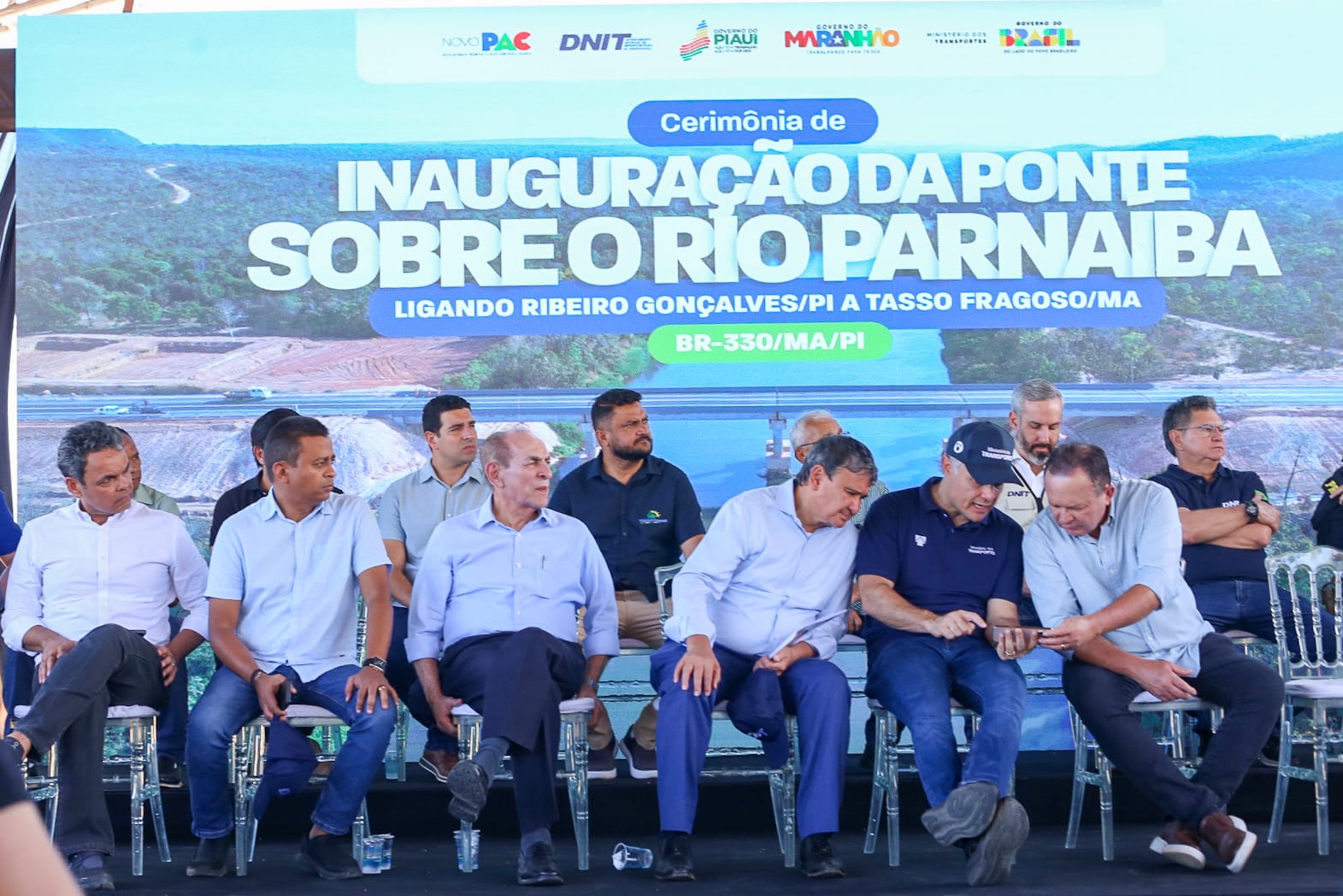 Ministro dos Transportes anuncia R$ 700 milhões para pavimentação da BR-330 durante inauguração de ponte entre Piauí e Maranhão
