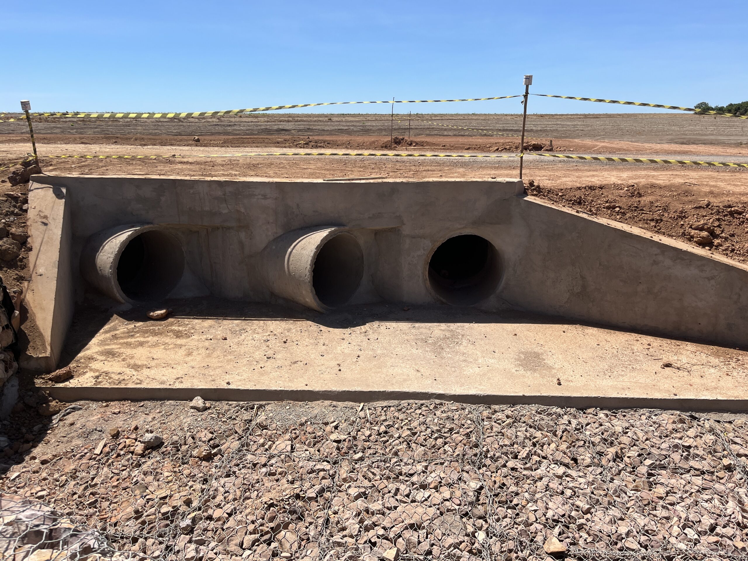 Governo do Piauí executa obras de pavimentação que beneficiam a drenagem em Regeneração e Picos