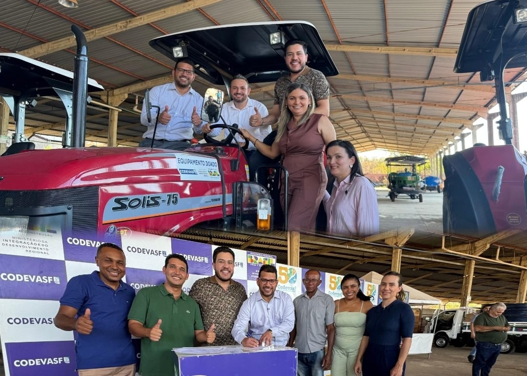 Deputado Estadual Dr. Thales entrega tratores para Canto do Buriti e Ribeira do Piaui