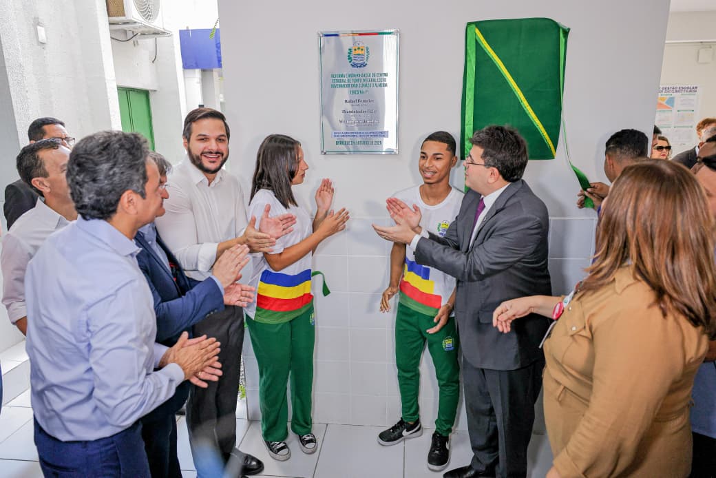 Com investimento de R$ 2,6 milhões, Governo do Piauí entrega modernização de escola no Centro de Teresina