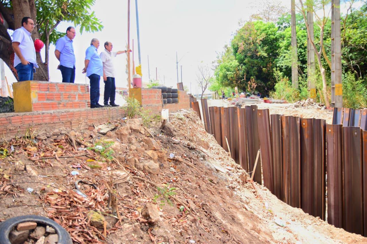 Prefeito Silvio Mendes visita obras da galeria do bairro São Pedro na zona Sul
