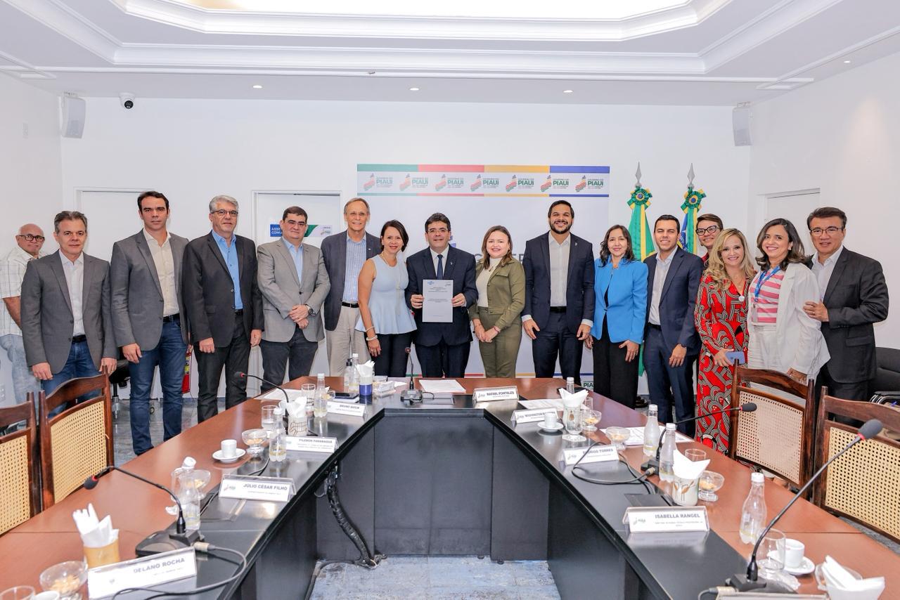 Governo do Estado firma acordo com Sebrae para ampliar ensino de empreendedorismo e inovação nas escolas Seduc