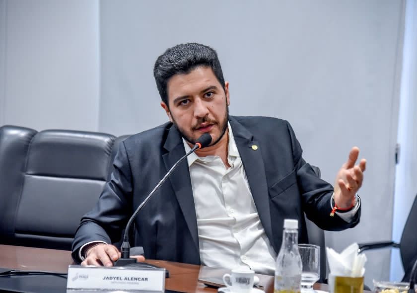 Jadyel Alencar destina 20 mi para alimentação e castração de pets no Piauí