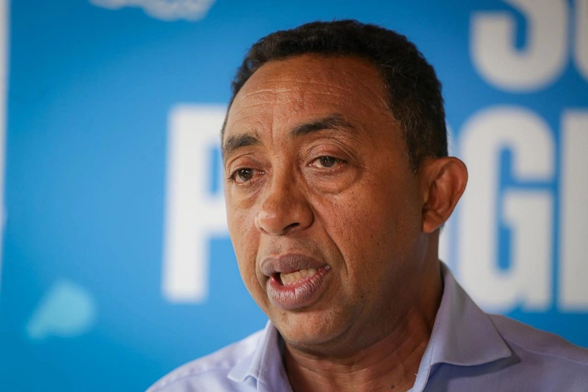 Joel critica quantidade de pesquisas e relembra as que diziam que Fábio Novo ganharia de Silvio Mendes