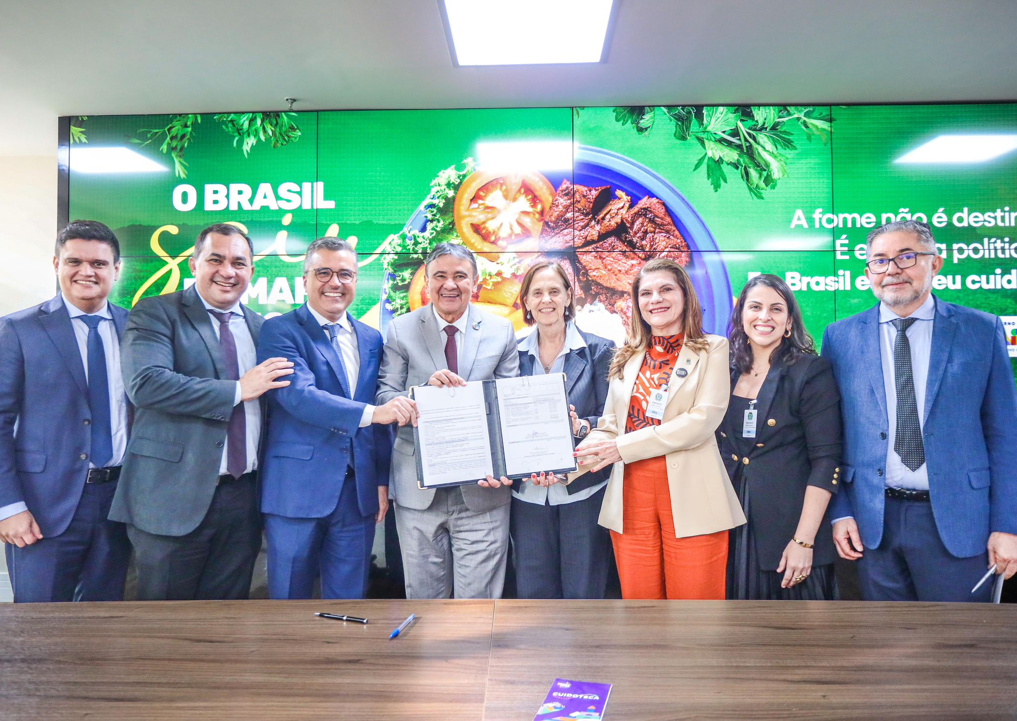 Dr. Vinicius participa da assinatura de acordo para criação da primeira Cuidoteca do Nordeste na UFPI