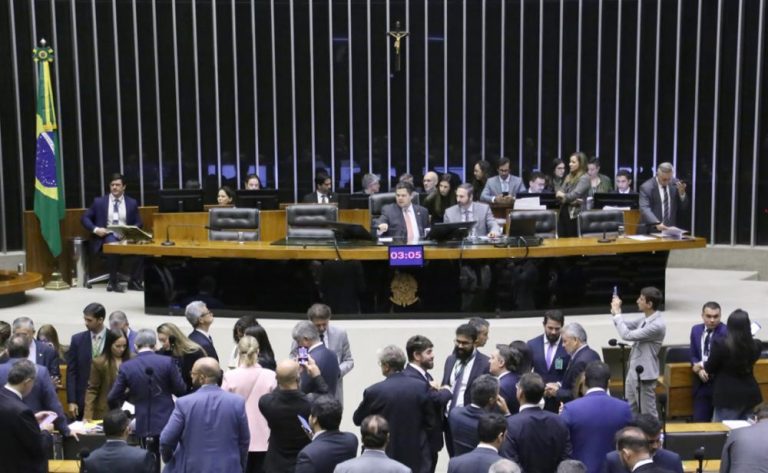 Congresso ignora especialistas e derruba vetos de Lula a novo licenciamento ambiental