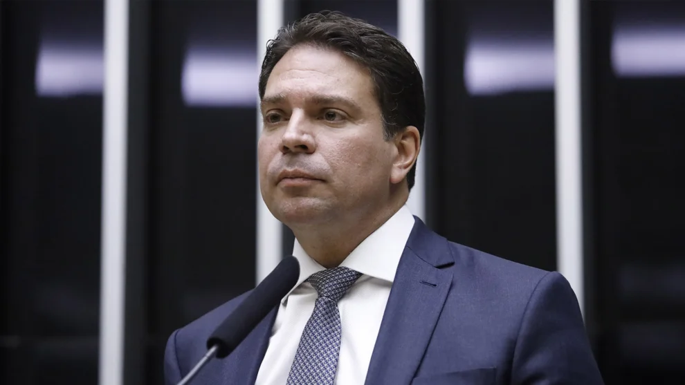 Ramagem deixou Brasil clandestinamente em setembro; prisão do deputado foi decretada por Moraes