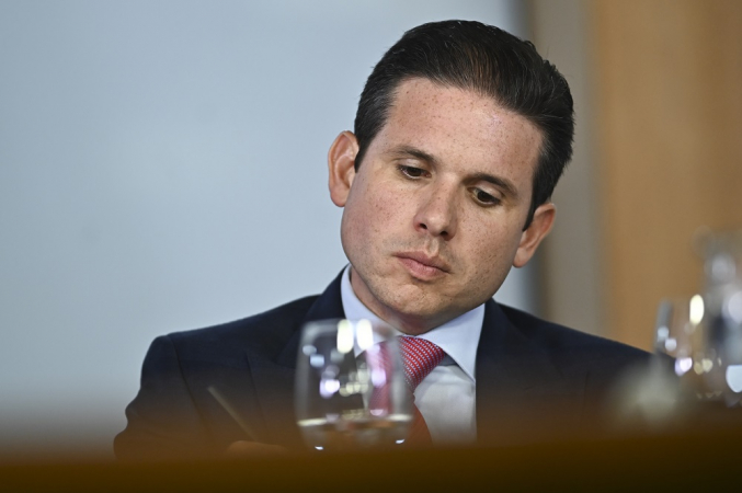 Hugo Motta decide pautar anistia; versão será voltada para ‘redução de penas’