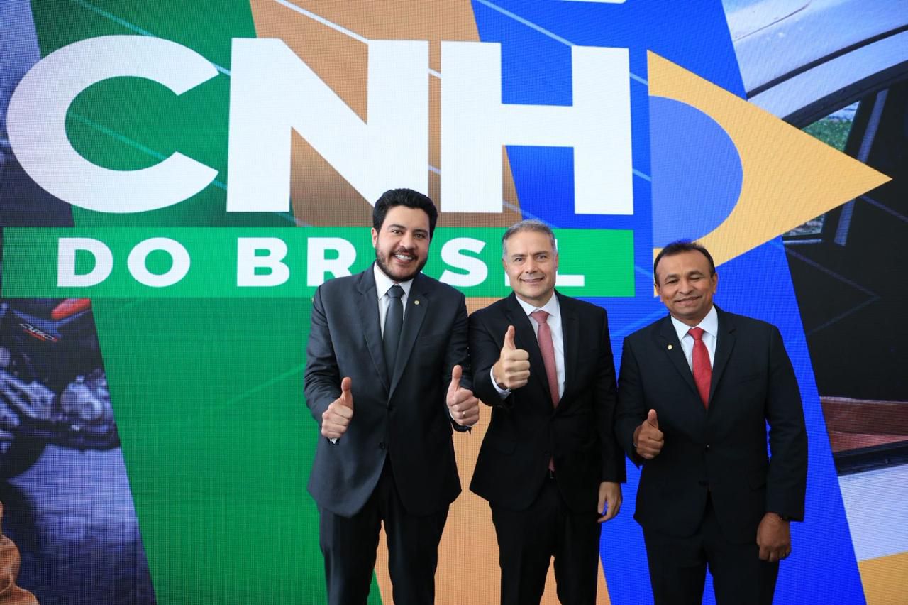 Capitão Fábio Abreu e Jadyel Alencar participam do lançamento da CNH Brasil em Brasília