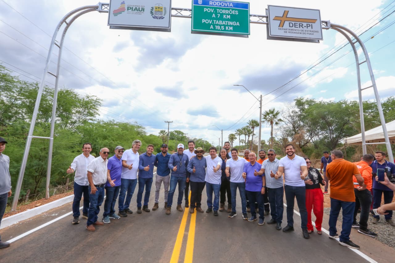 Com R$ 11 milhões em investimentos, governador inaugura asfalto da PI-238 e autoriza obra na PI-376 em Picos
