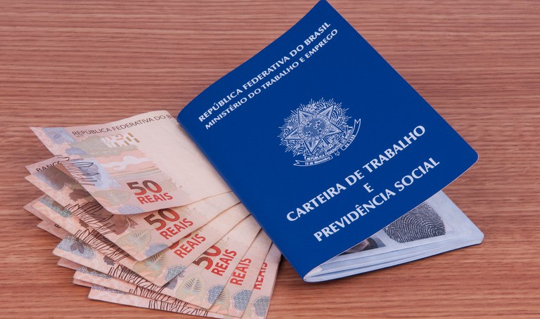 Patrões têm até esta sexta-feira (19) para pagar a segunda parcela do 13º salário