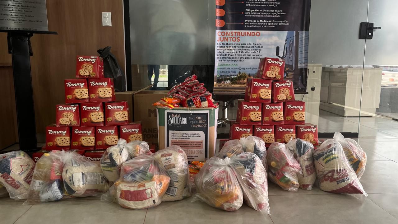 Natal Solidário: CS Grãos do Piauí doa cestas básicas e panetones para instituição em Uruçuí