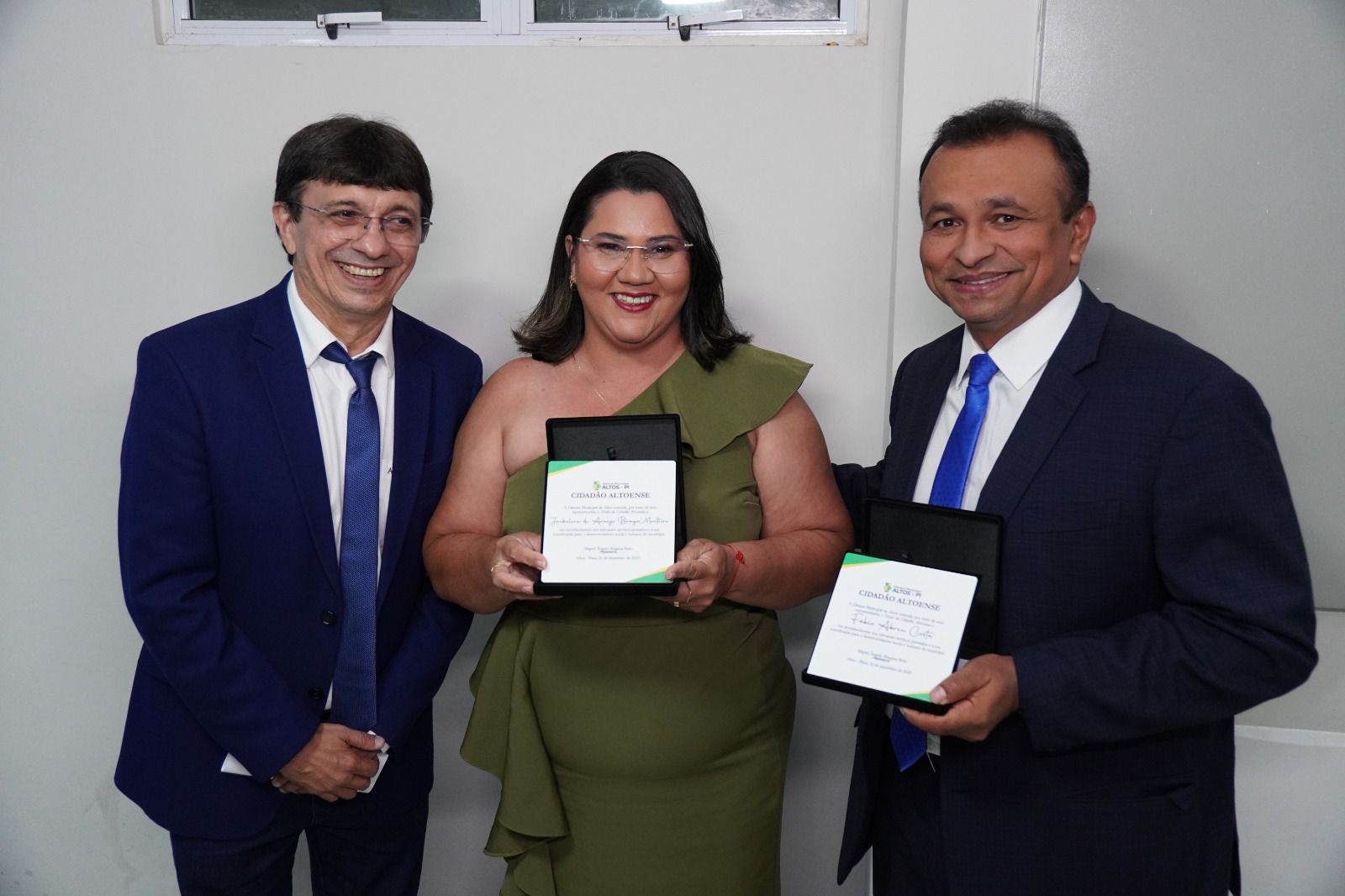 Capitão Fábio Abreu recebe Título de Cidadania Altoense durante sessão solene na Câmara Municipal