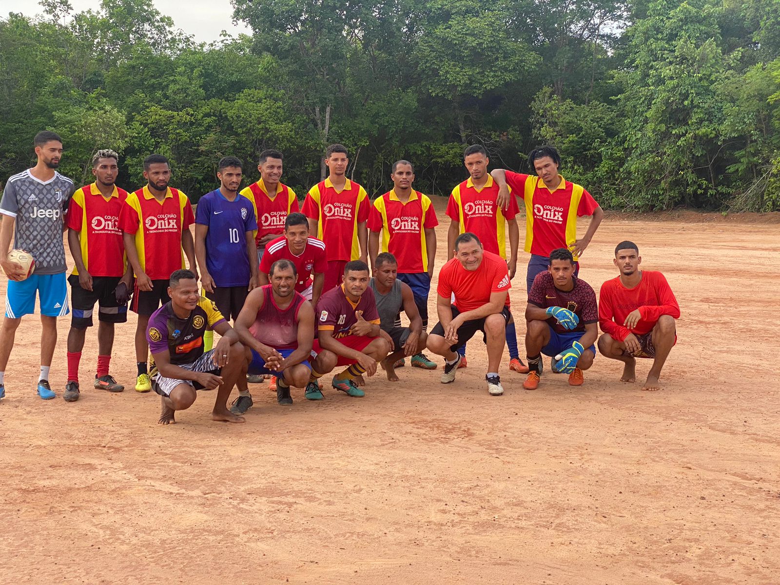 Representantes da prefeitura de Olho D'Água do Piauí promovem entretenimento através do esporte