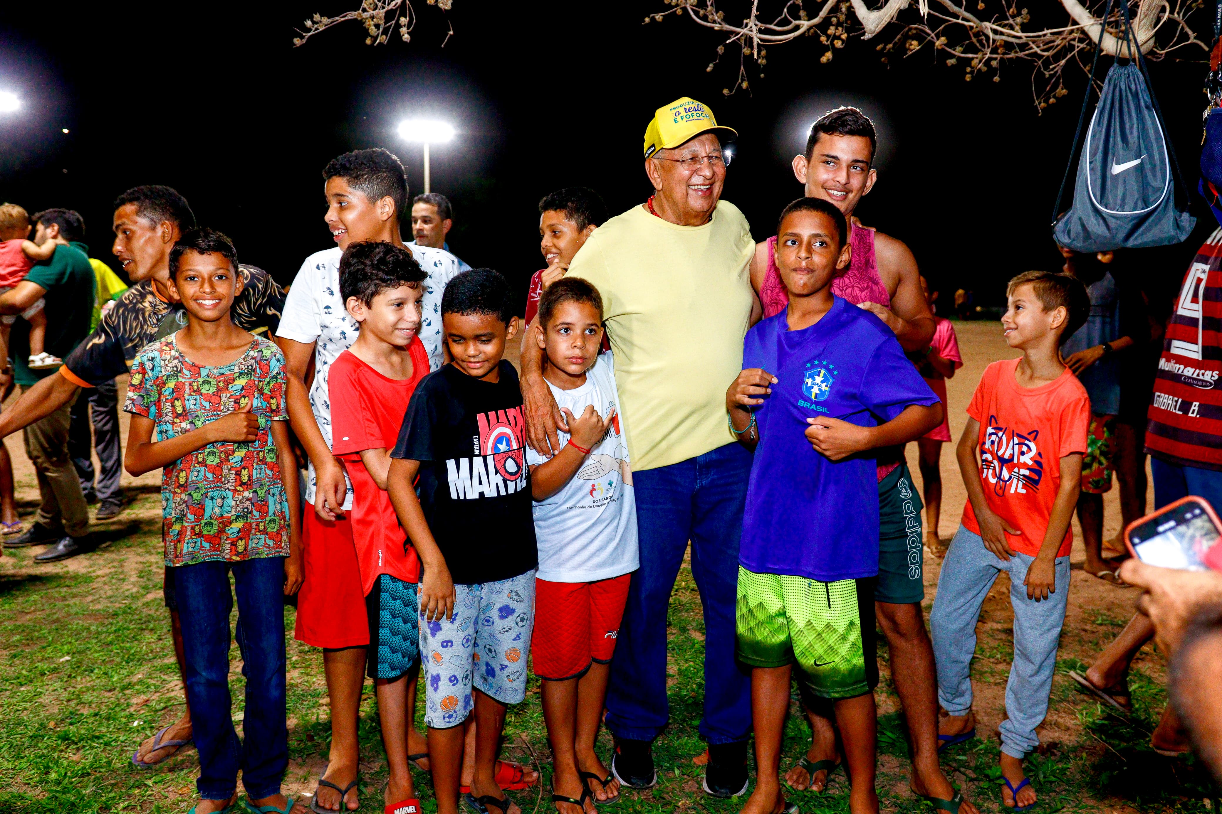 Prefeitura inaugurou a iluminação do campo de futebol do Residencial Francisca Trindade