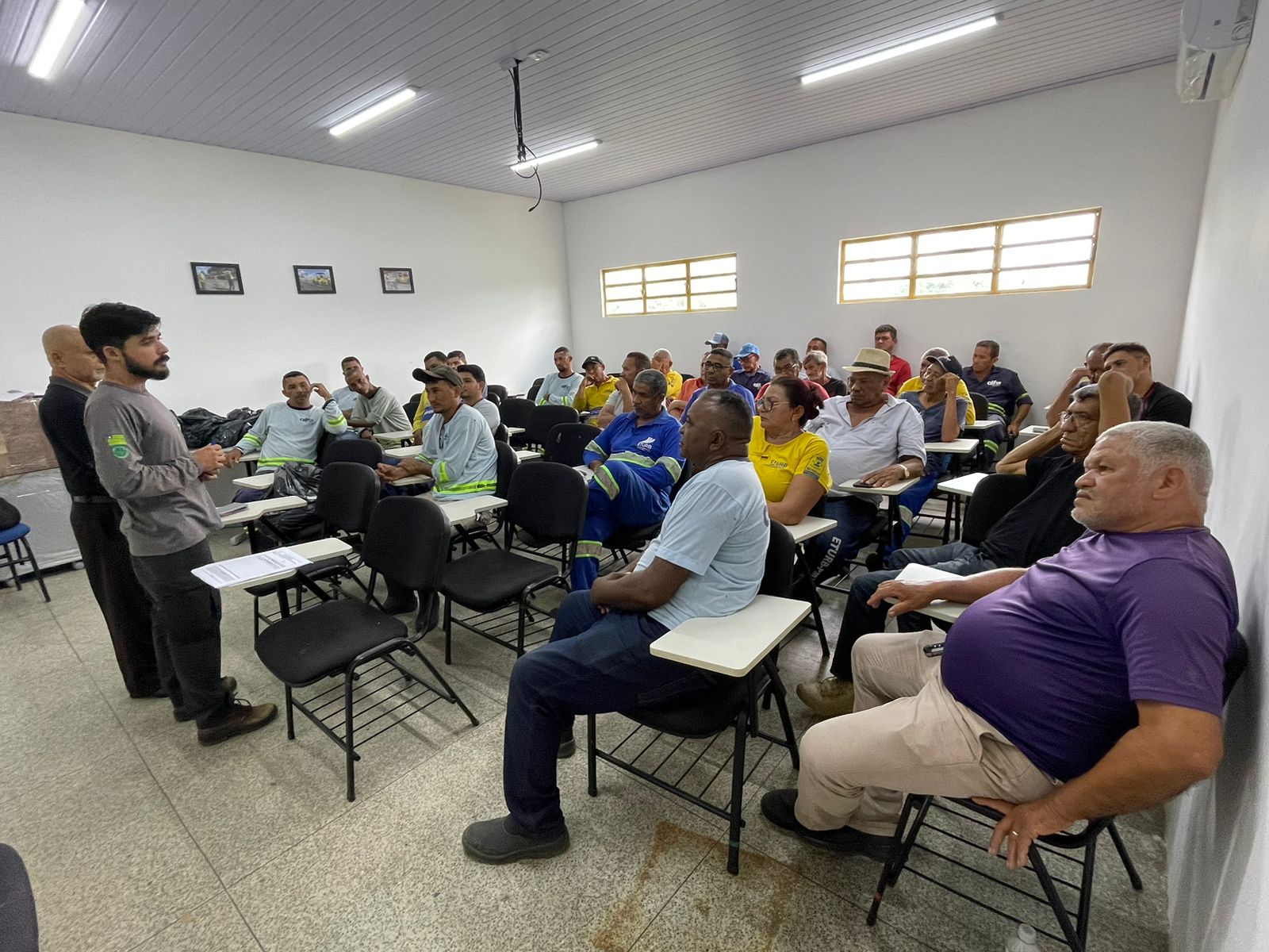 ETURB entrega novos EPIs e ministra palestra sobre segurança aos colaboradores da Usina de Asfalto