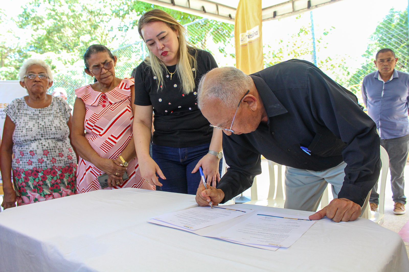 Dr. pessoa assina Ordem de Serviço e anuncia obras na zona Sudeste