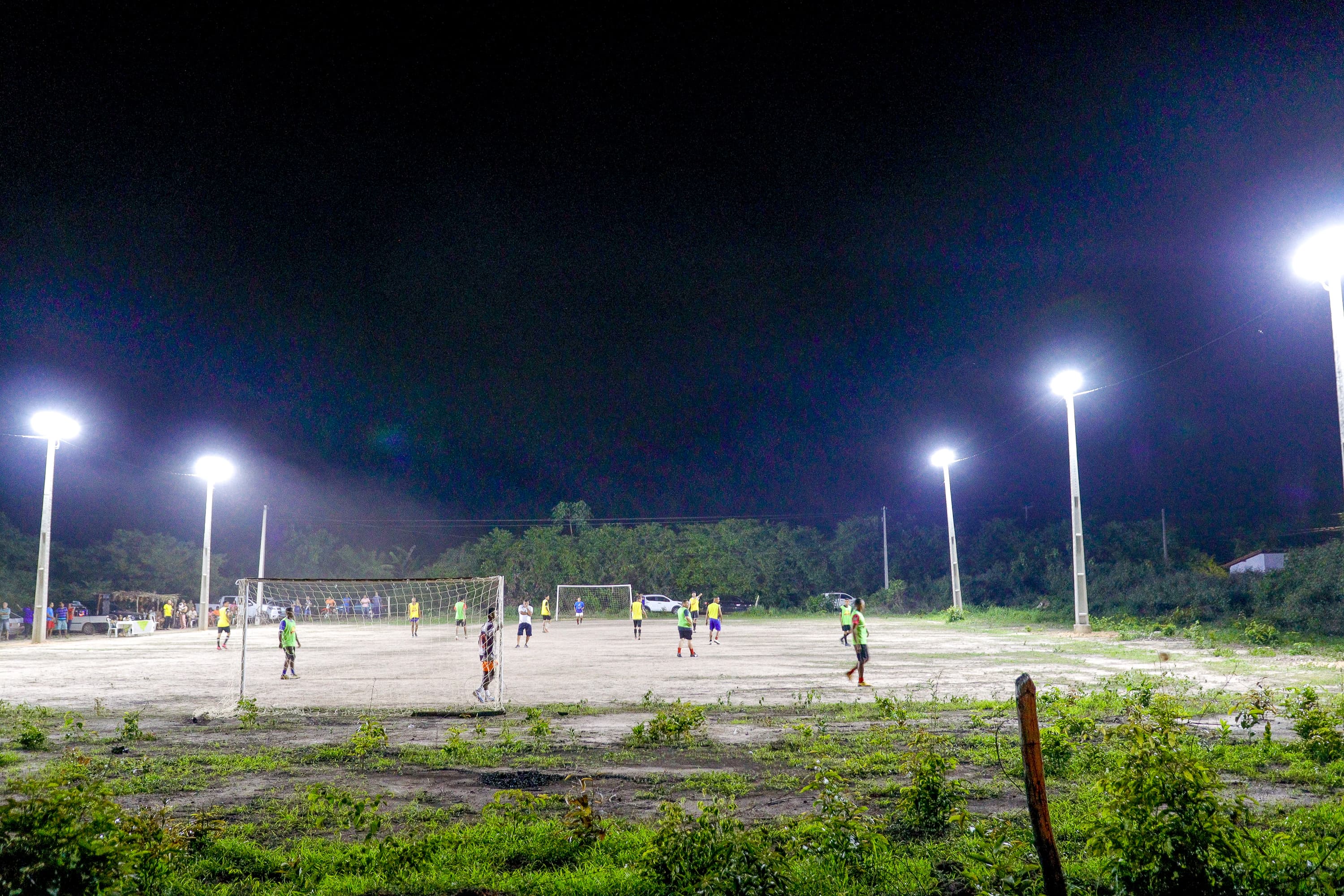 Campo de futebol do povoado Serra do Gavião recebe iluminação