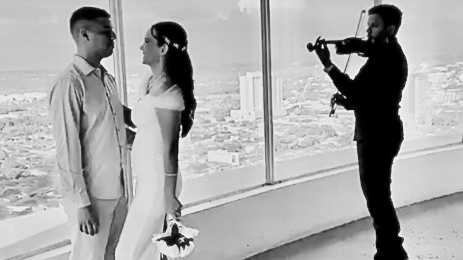 Casamento nas alturas: casal diz “sim” diretamente do Mirante da Ponte Estaiada