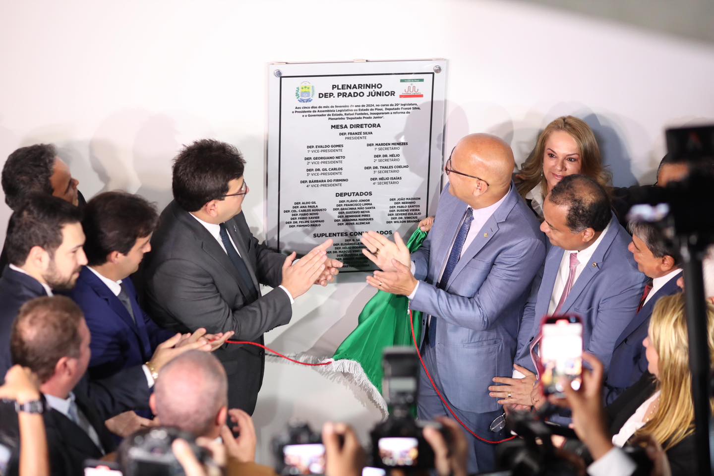 Franzé Silva entrega reforma do plenarinho Deputado Prado Júnior durante Abertura do Ano Legislativo na Alepi