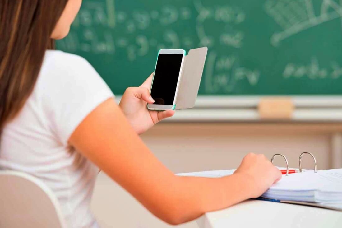 Rede Municipal de Educação de Teresina proíbe uso de celular em sala de aula