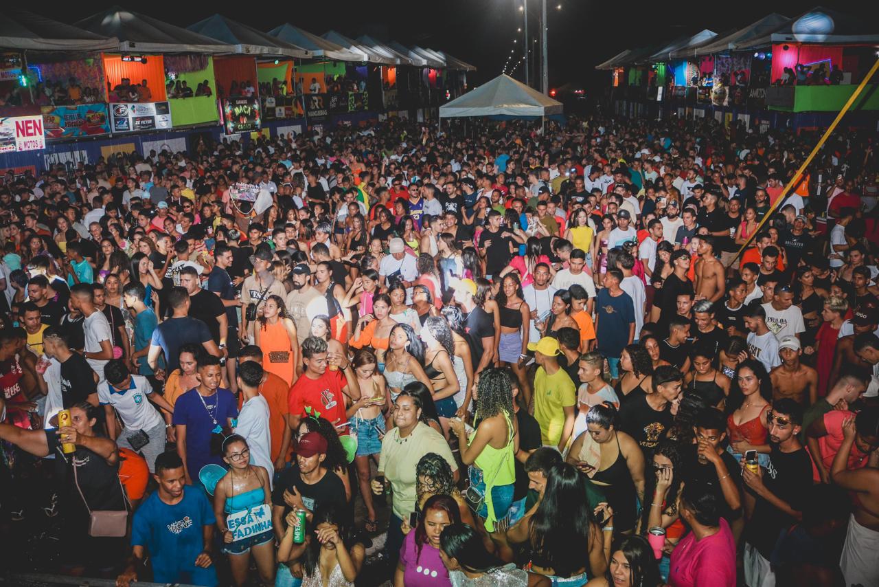 O Poeta e DJ Calixto agitam 2ª noite de Carnaval em Água Branca