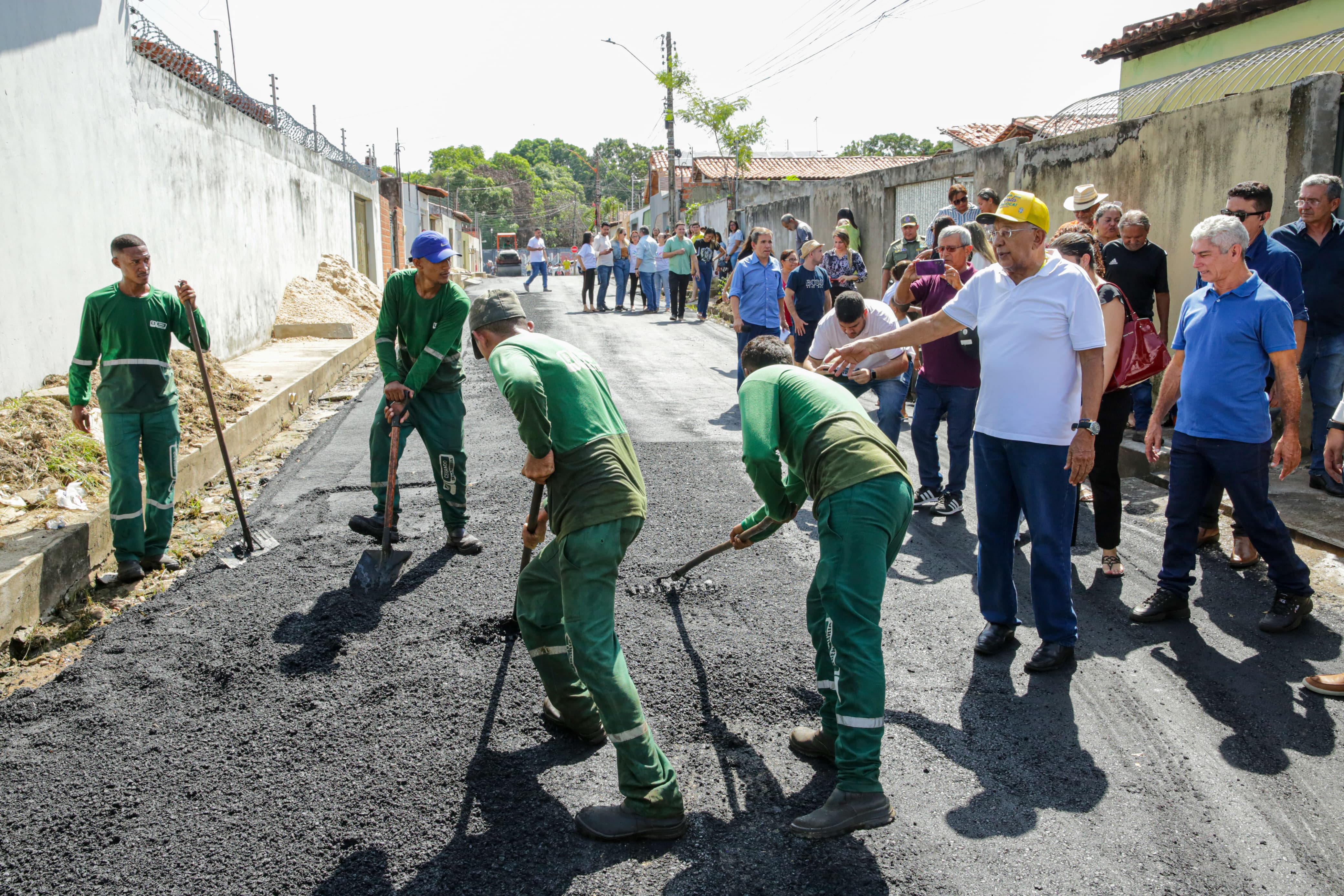 Dr. Pessoa inicia asfaltamento no Bairro Todos os Santos