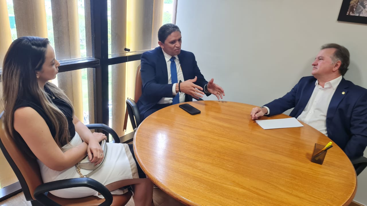 Em Brasília, prefeito Junior Ribeiro viabiliza recursos para a saúde de Água Branca e anuncia projetos para agentes de saúde e educação