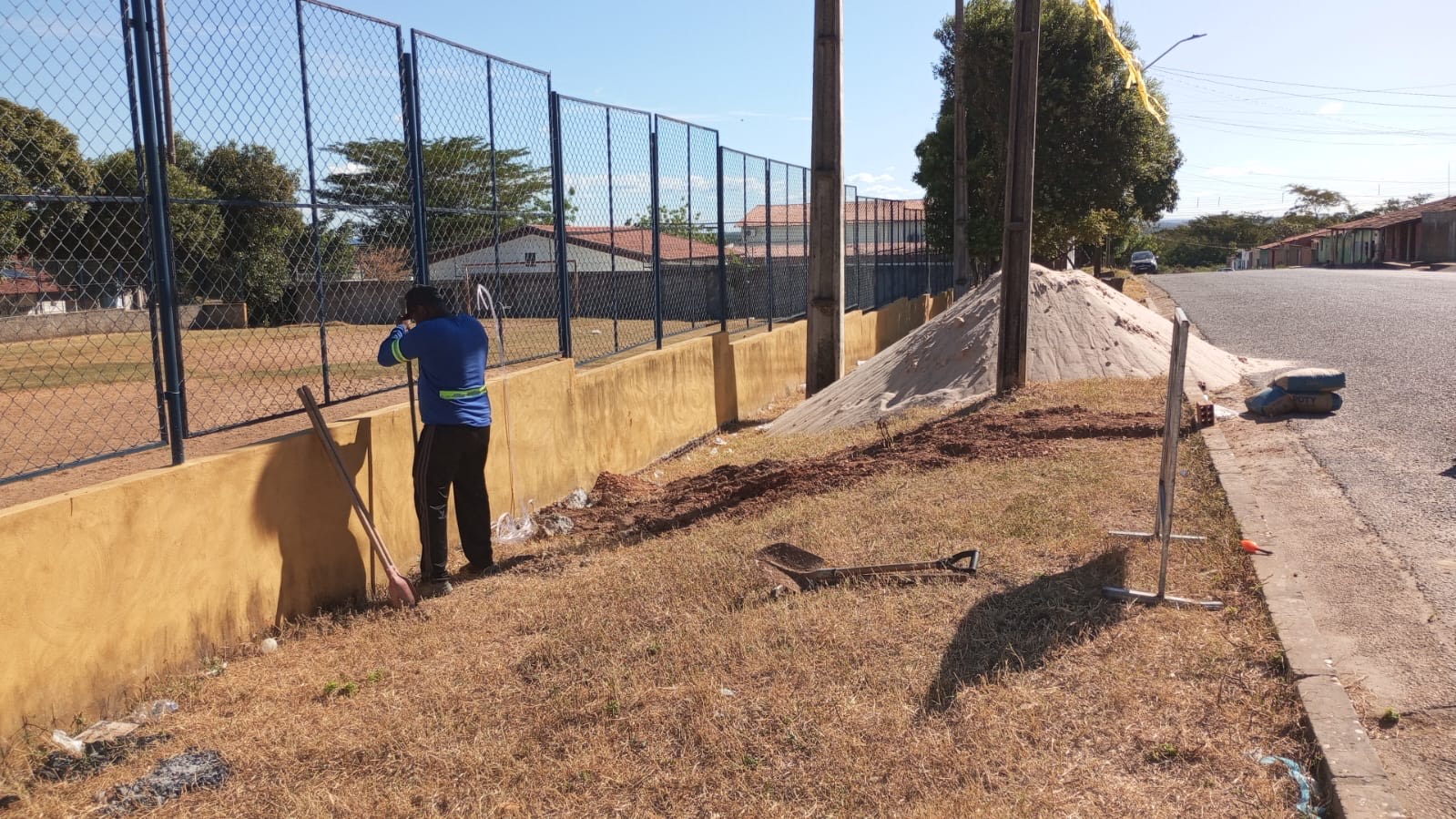 SAAD Sul inicia construção de calçadas e via de passeio no campo de futebol do bairro Betinho