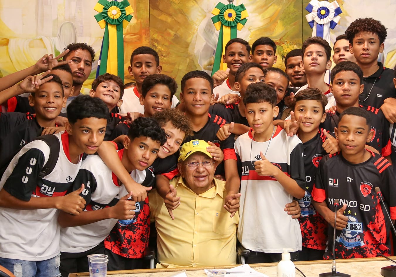 Prefeito Dr. Pessoa atende reivindicações de alunos de escolinhas de futebol