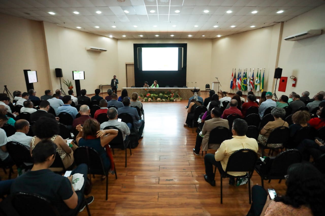 Fórum discute projetos exitosos que usam a agricultura familiar para o combate à fome e geração de renda