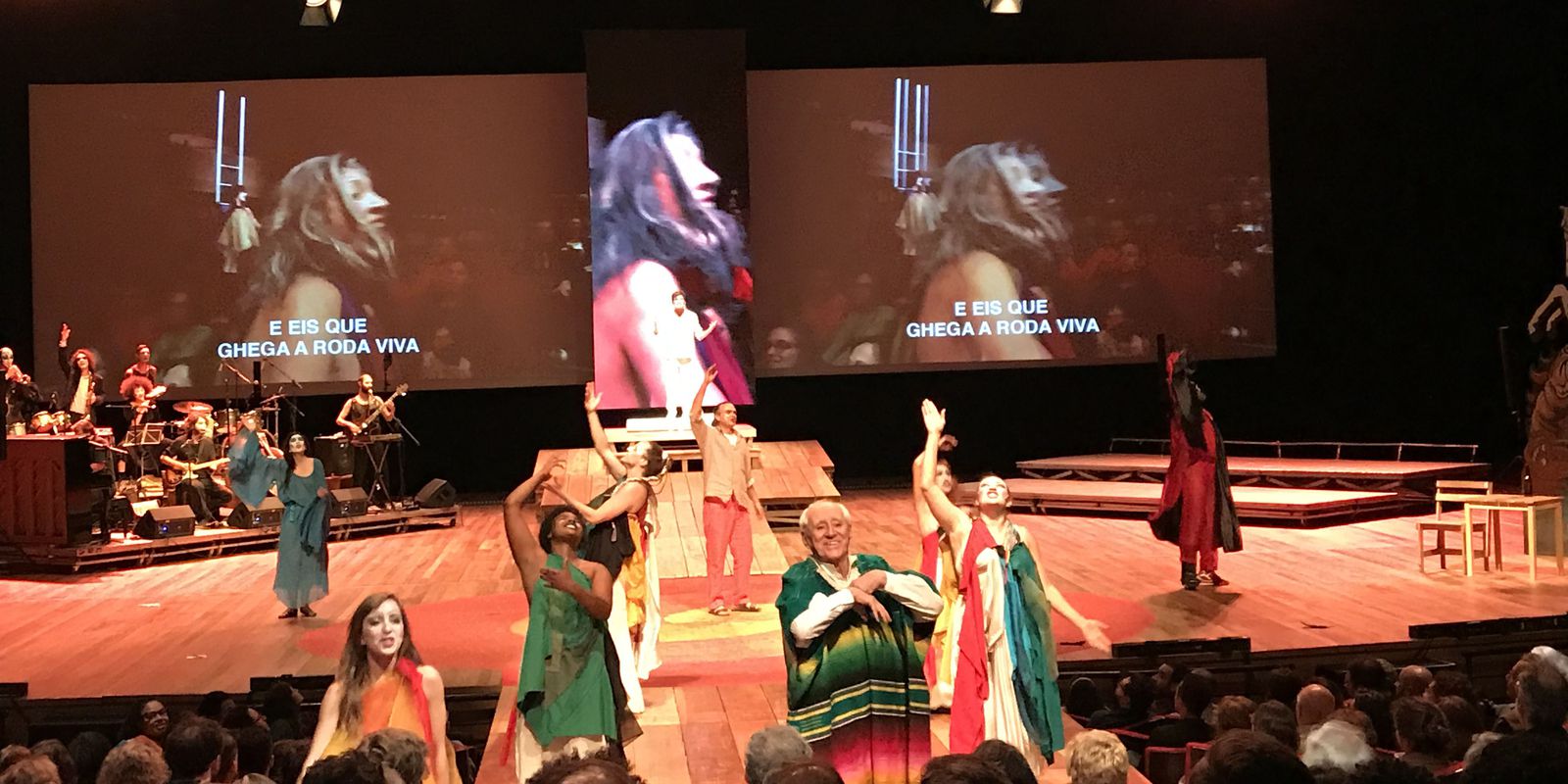 “Zé Celso foi o encenador mais transgressor da cena", diz dramaturga