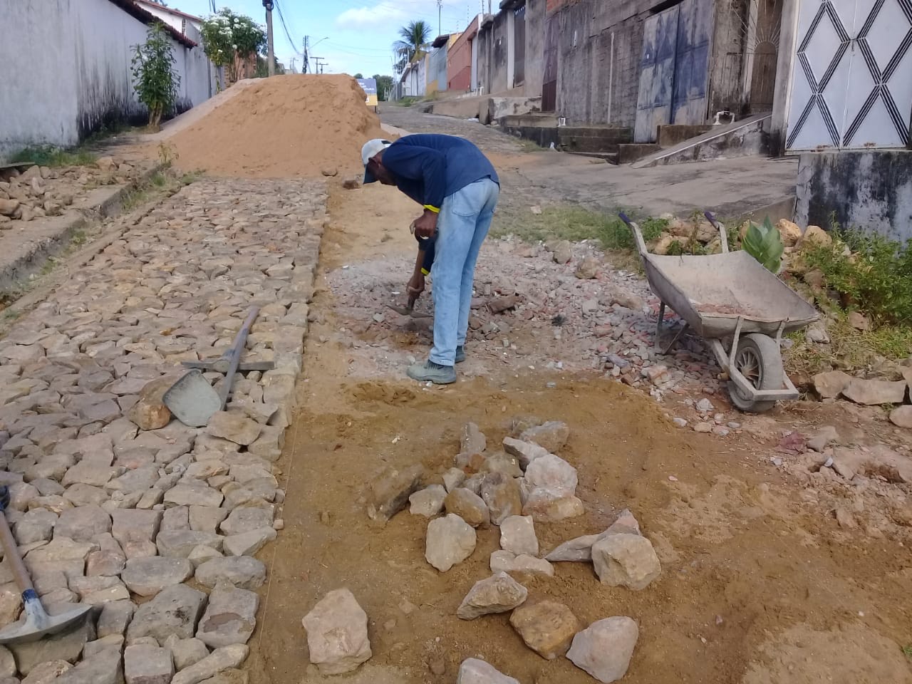 Saad Sul inicia reparo de calçamento e sarjeta no bairro Bela Vista