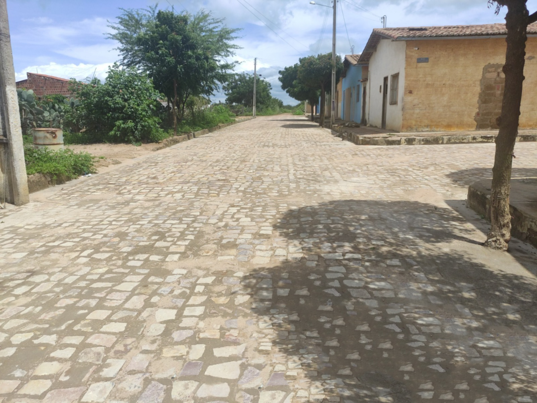 Seinfra pavimenta ruas em Marcolândia