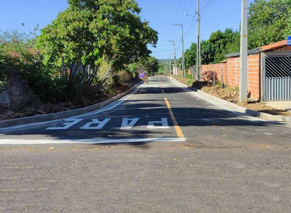 Seinfra asfalta ruas de Lagoa de São Francisco