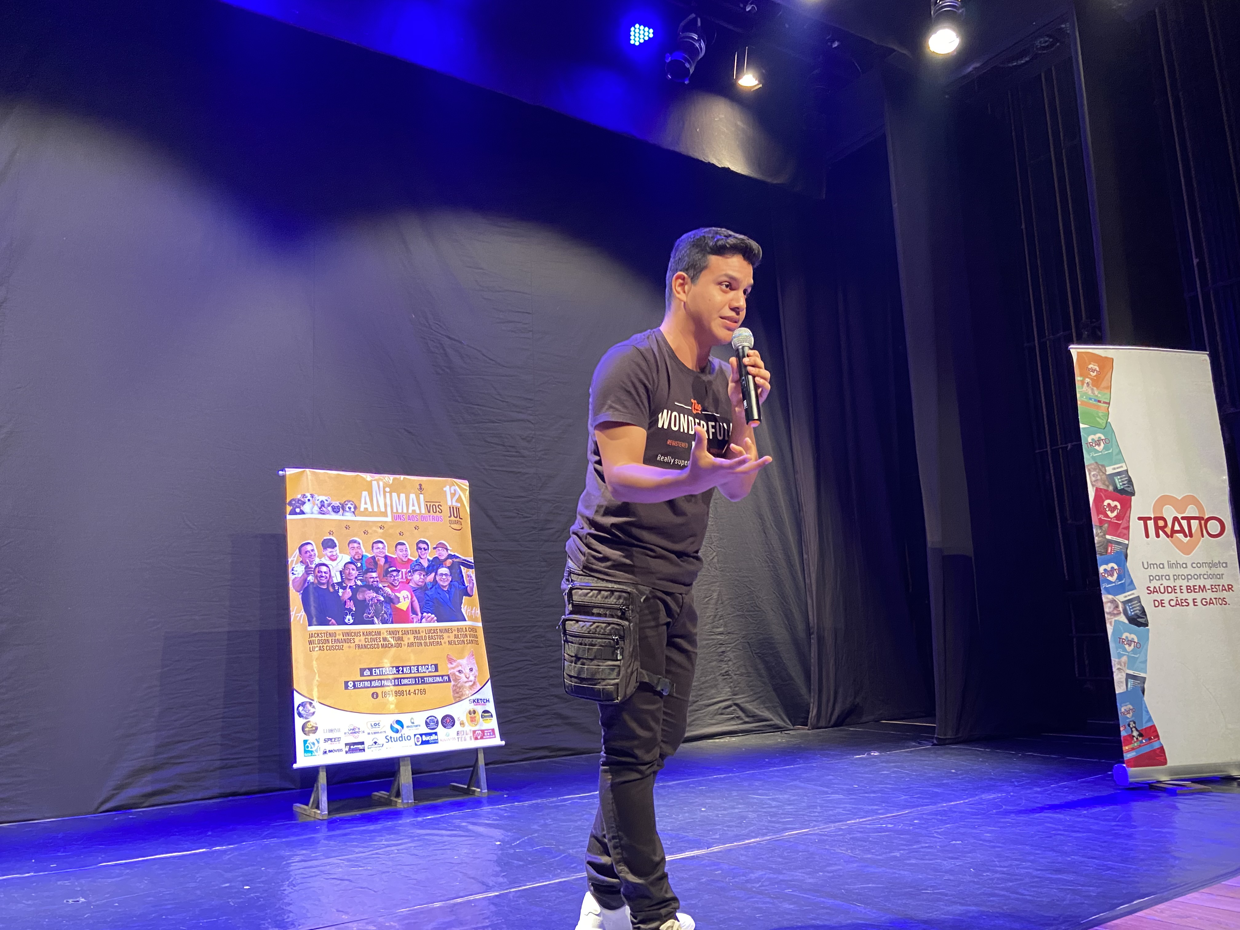 Show de Humor em Teresina arrecada ração para animais de rua