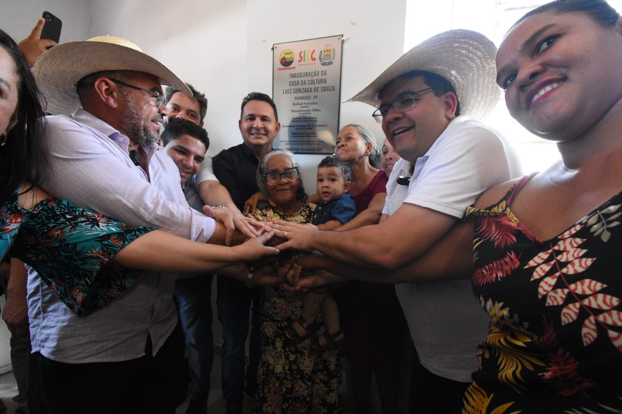 Rafael Fonteles inaugura Casa de Cultura em Parnaguá e visita obras em Riacho Frio